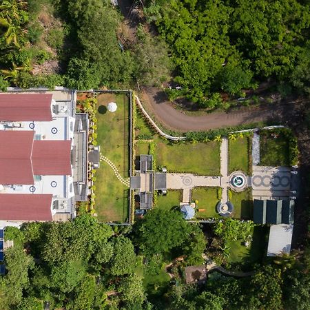 Bellevue Palace By Stayvista - Lavish Abode With A Pool, Landscaped Lawn, Gazebo & Adventure Activities Nashik Exteriör bild