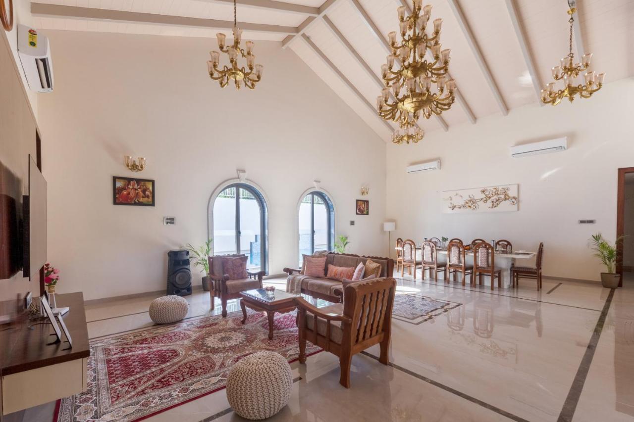 Bellevue Palace By Stayvista - Lavish Abode With A Pool, Landscaped Lawn, Gazebo & Adventure Activities Nashik Exteriör bild