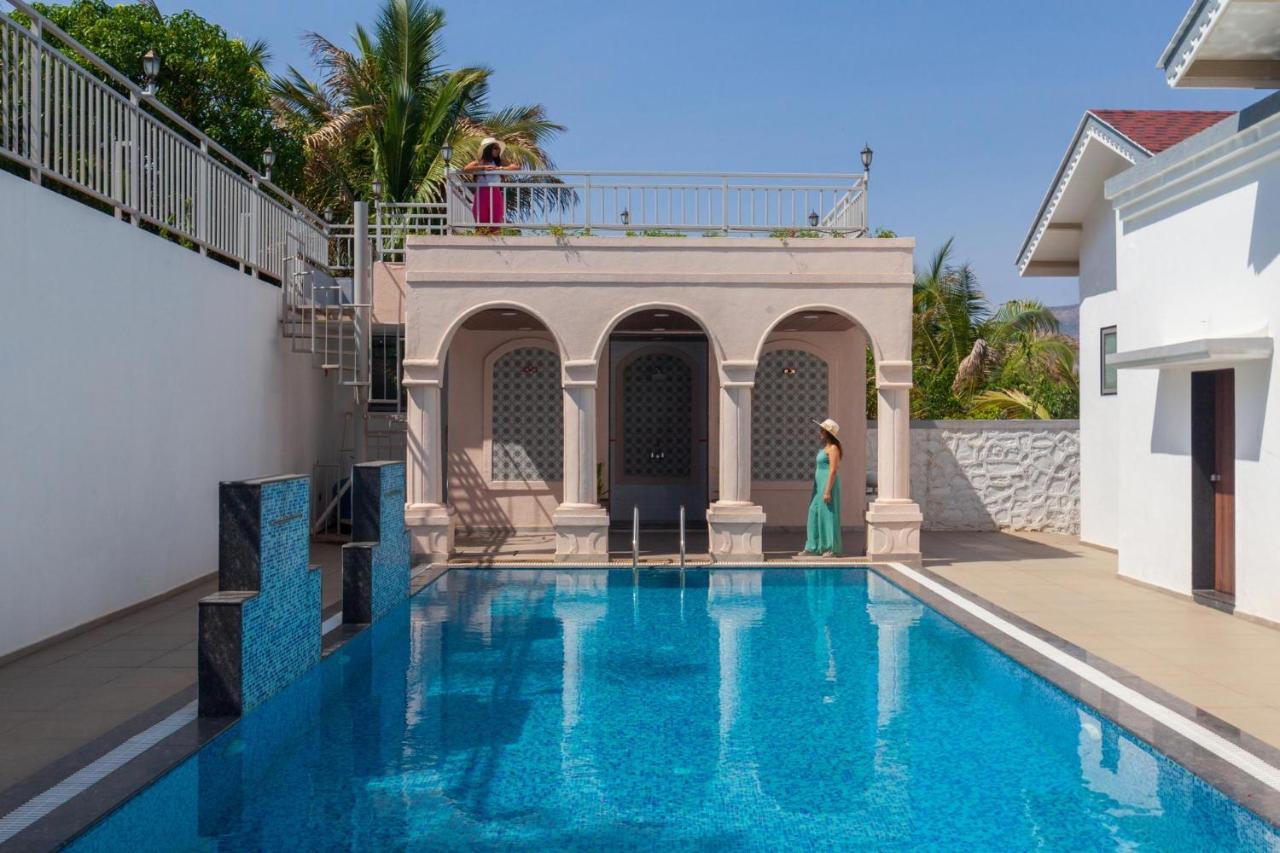 Bellevue Palace By Stayvista - Lavish Abode With A Pool, Landscaped Lawn, Gazebo & Adventure Activities Nashik Exteriör bild