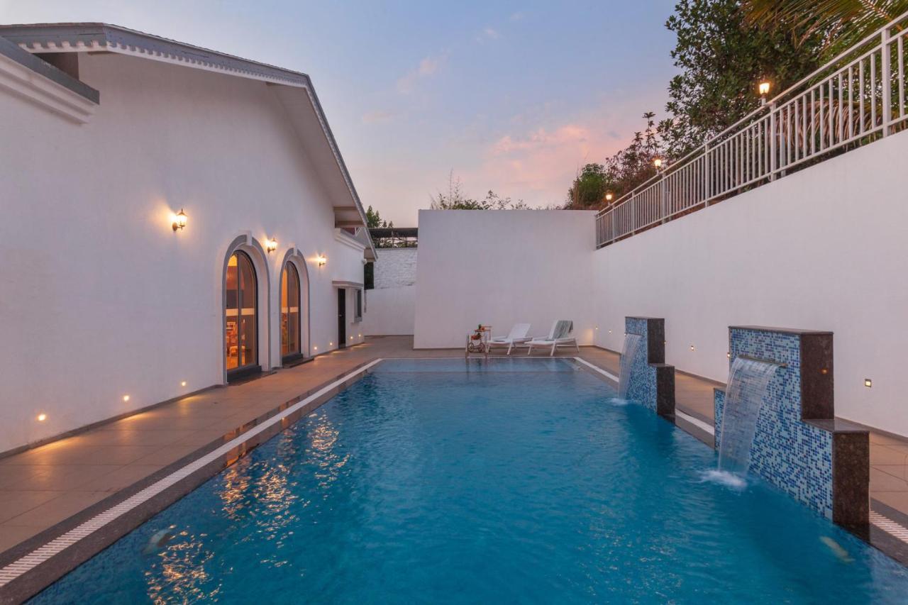 Bellevue Palace By Stayvista - Lavish Abode With A Pool, Landscaped Lawn, Gazebo & Adventure Activities Nashik Exteriör bild