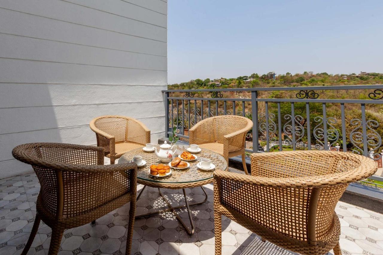 Bellevue Palace By Stayvista - Lavish Abode With A Pool, Landscaped Lawn, Gazebo & Adventure Activities Nashik Exteriör bild