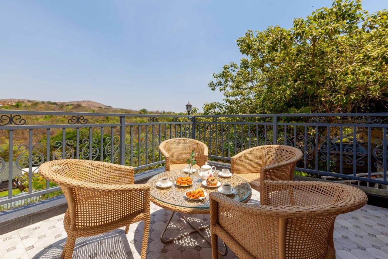 Bellevue Palace By Stayvista - Lavish Abode With A Pool, Landscaped Lawn, Gazebo & Adventure Activities Nashik Exteriör bild