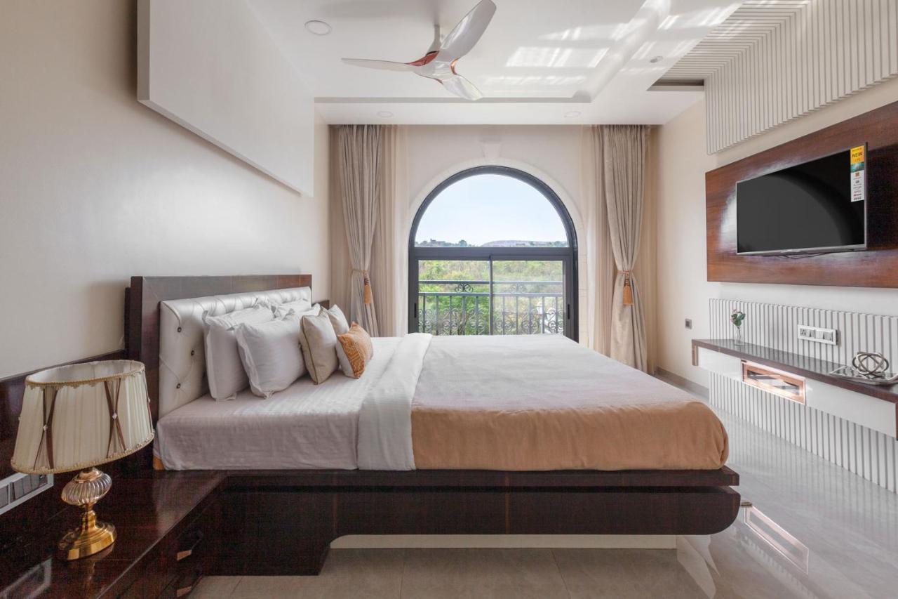 Bellevue Palace By Stayvista - Lavish Abode With A Pool, Landscaped Lawn, Gazebo & Adventure Activities Nashik Exteriör bild