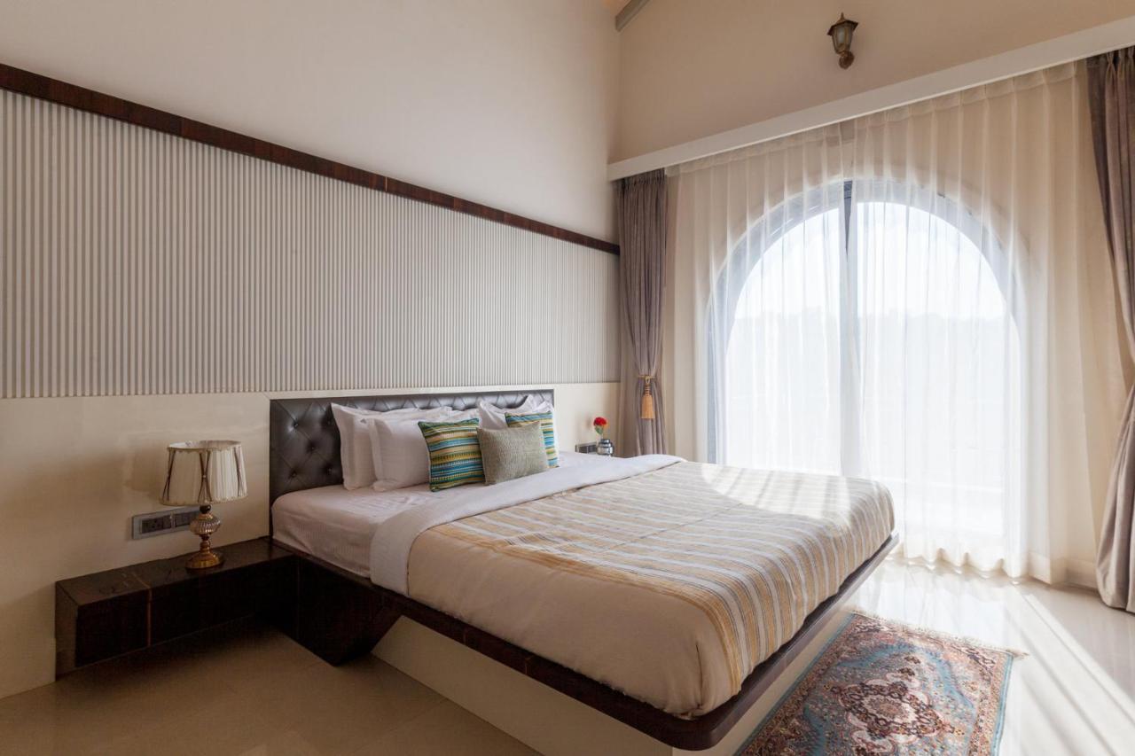 Bellevue Palace By Stayvista - Lavish Abode With A Pool, Landscaped Lawn, Gazebo & Adventure Activities Nashik Exteriör bild
