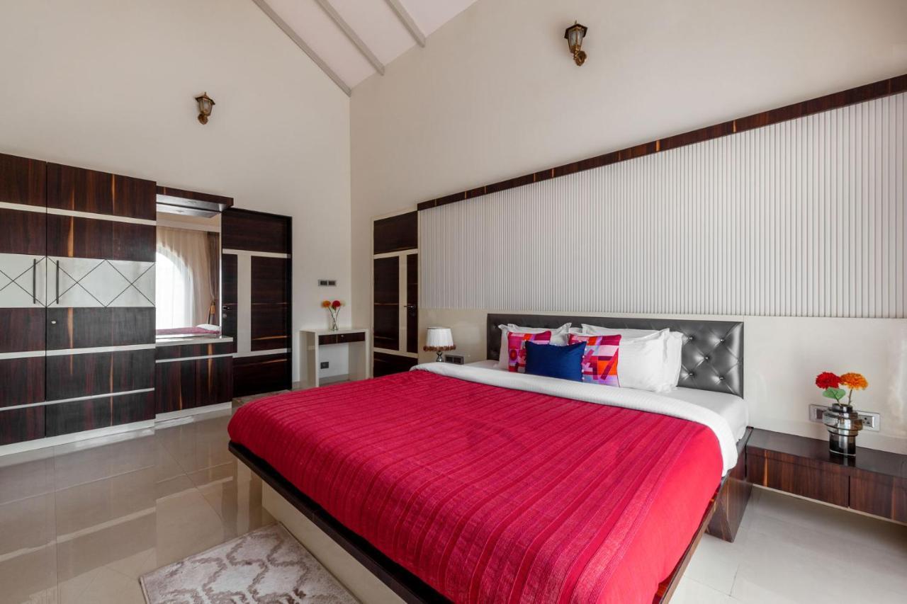Bellevue Palace By Stayvista - Lavish Abode With A Pool, Landscaped Lawn, Gazebo & Adventure Activities Nashik Exteriör bild