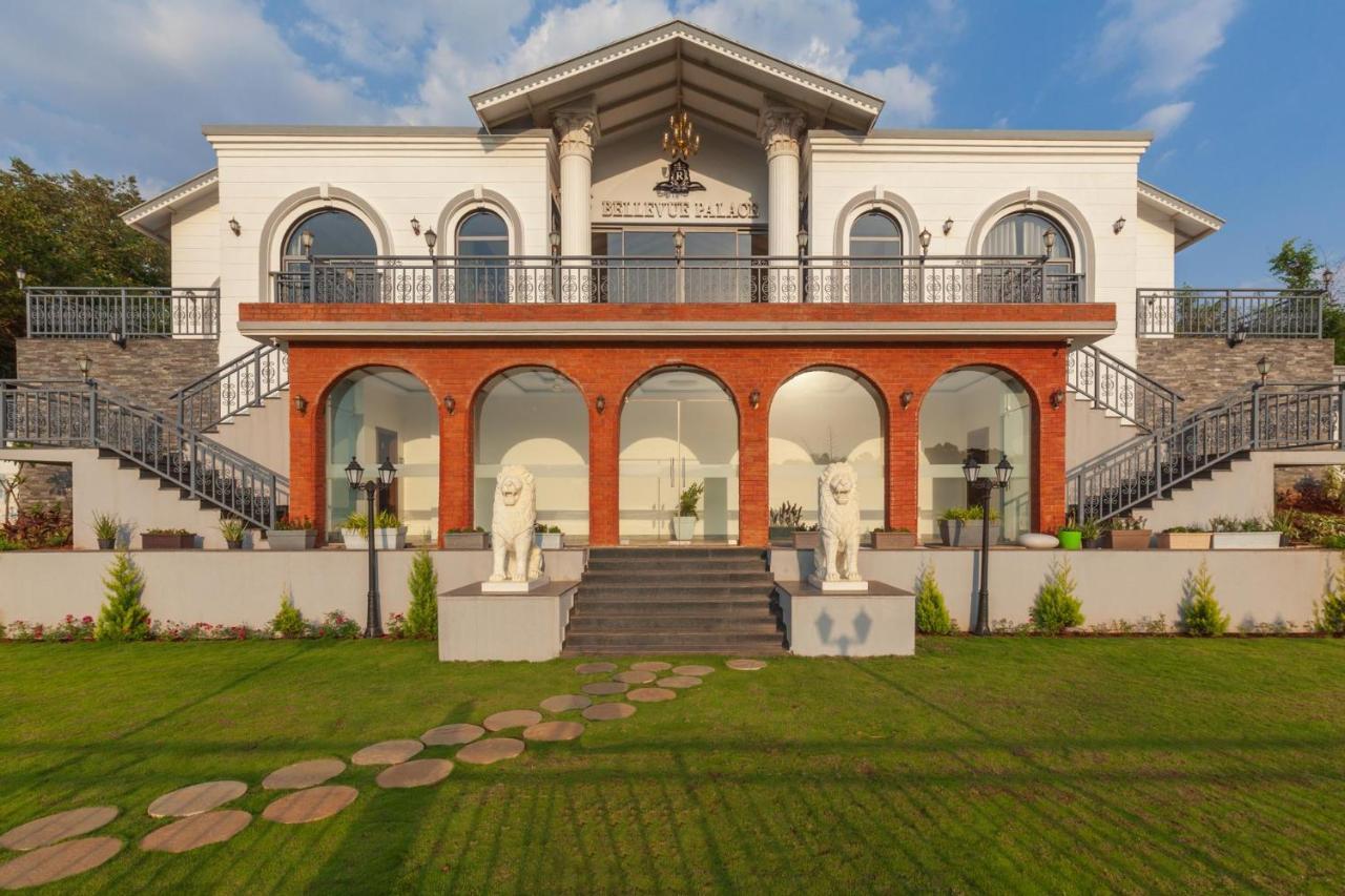 Bellevue Palace By Stayvista - Lavish Abode With A Pool, Landscaped Lawn, Gazebo & Adventure Activities Nashik Exteriör bild