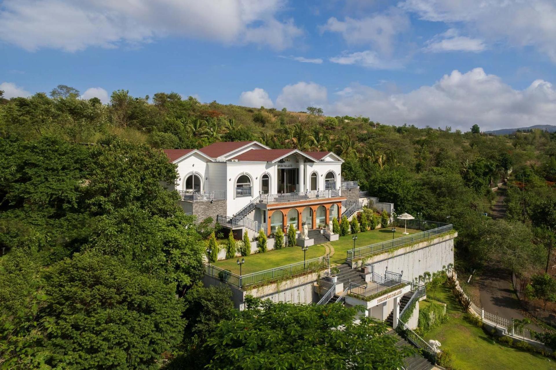 Bellevue Palace By Stayvista - Lavish Abode With A Pool, Landscaped Lawn, Gazebo & Adventure Activities Nashik Exteriör bild